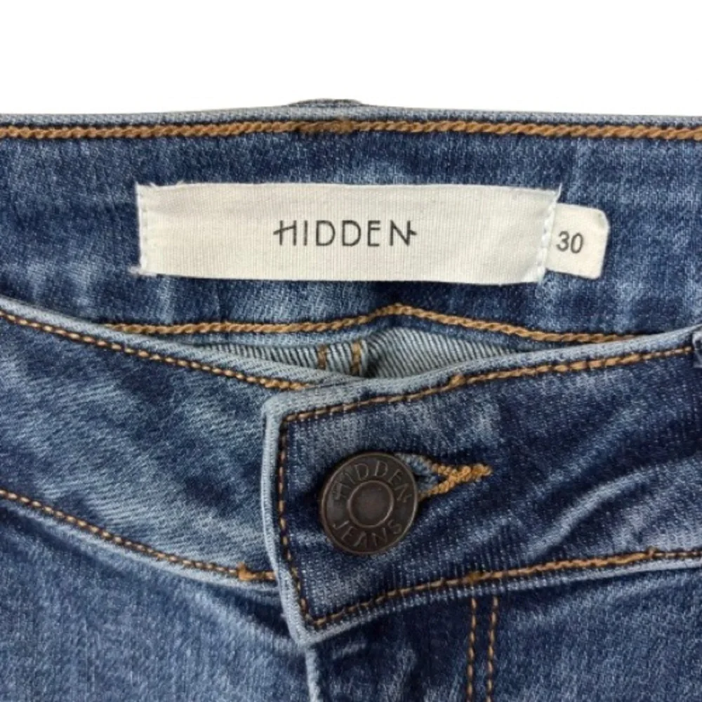 Hidden distressed stretch